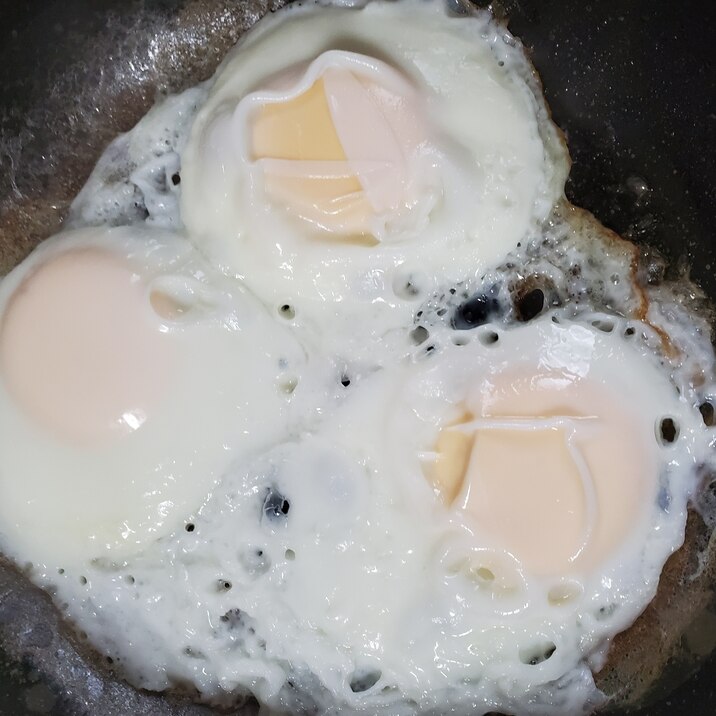 片面焼きのしっかり焼き目玉焼き